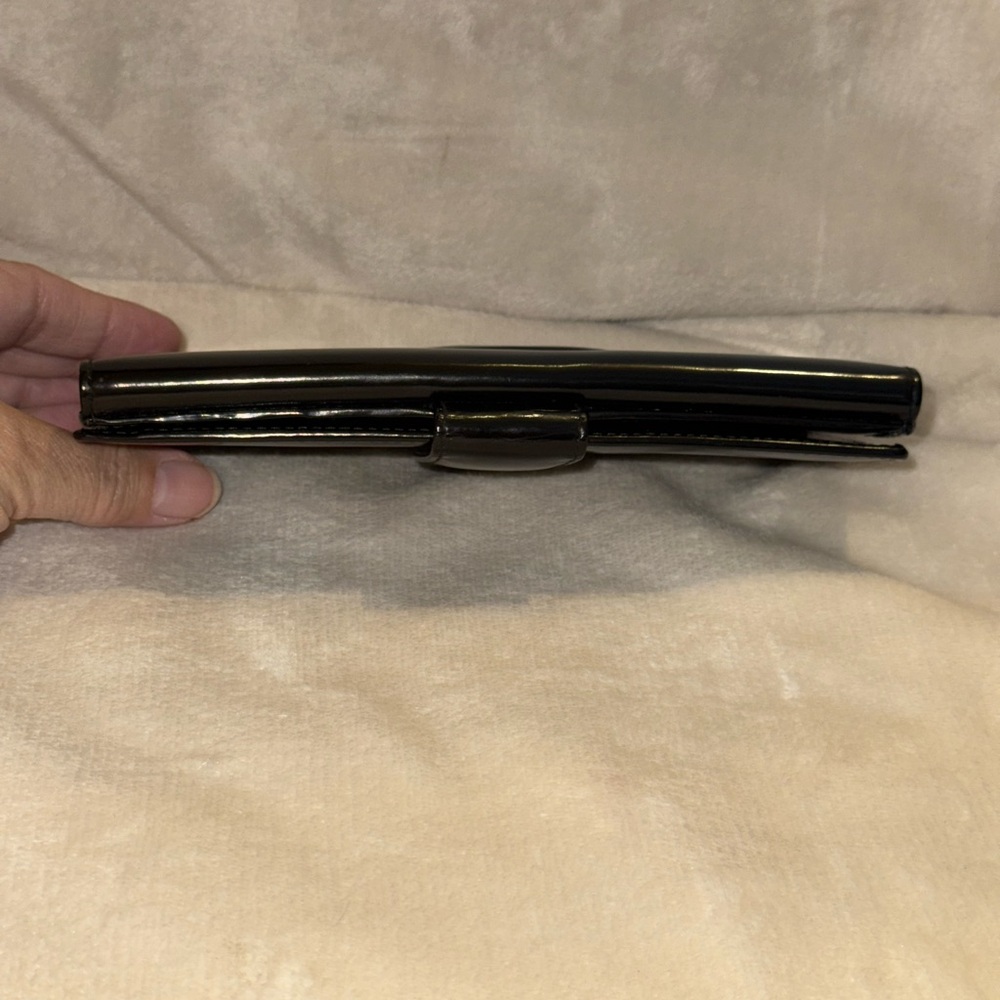 Gucci Glossy Black Leather Clutch - Picture 3 of 14